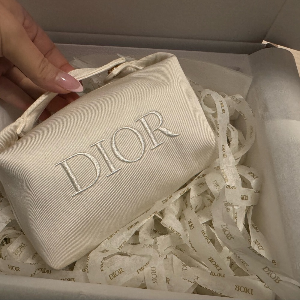 Dior White pouch 💗💗💗 - Picture 7 of 7